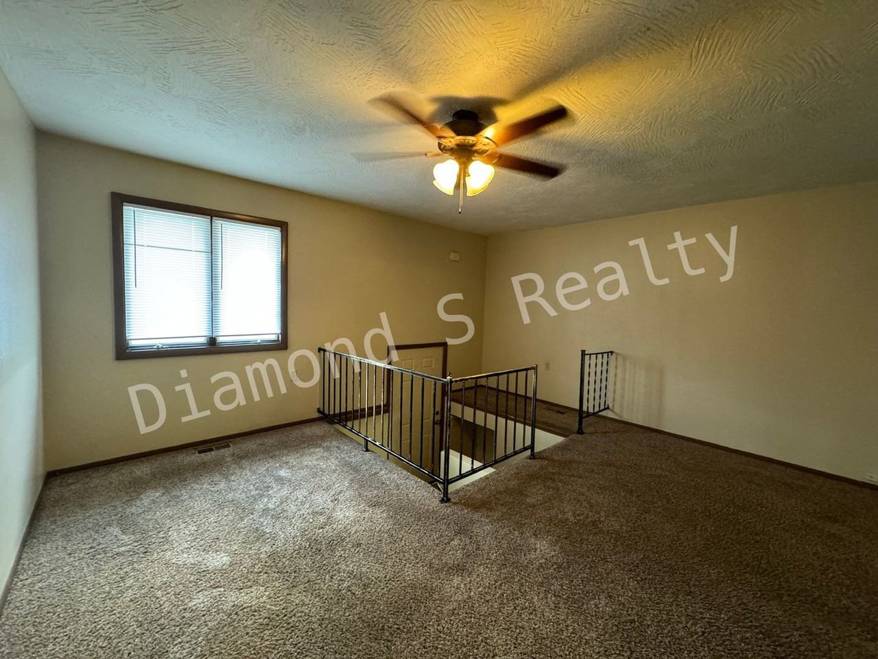 1204 Flora St - Photo 3 of 15