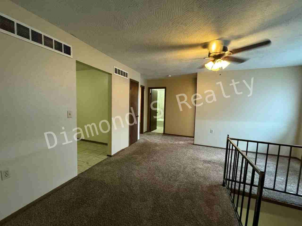 1204 Flora St - Photo 4 of 15