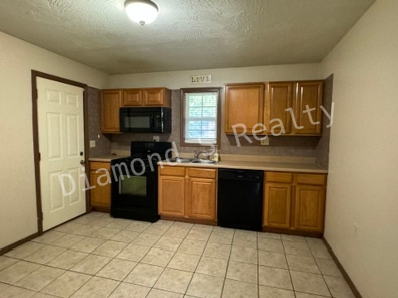 1204 Flora St - Photo 5 of 15