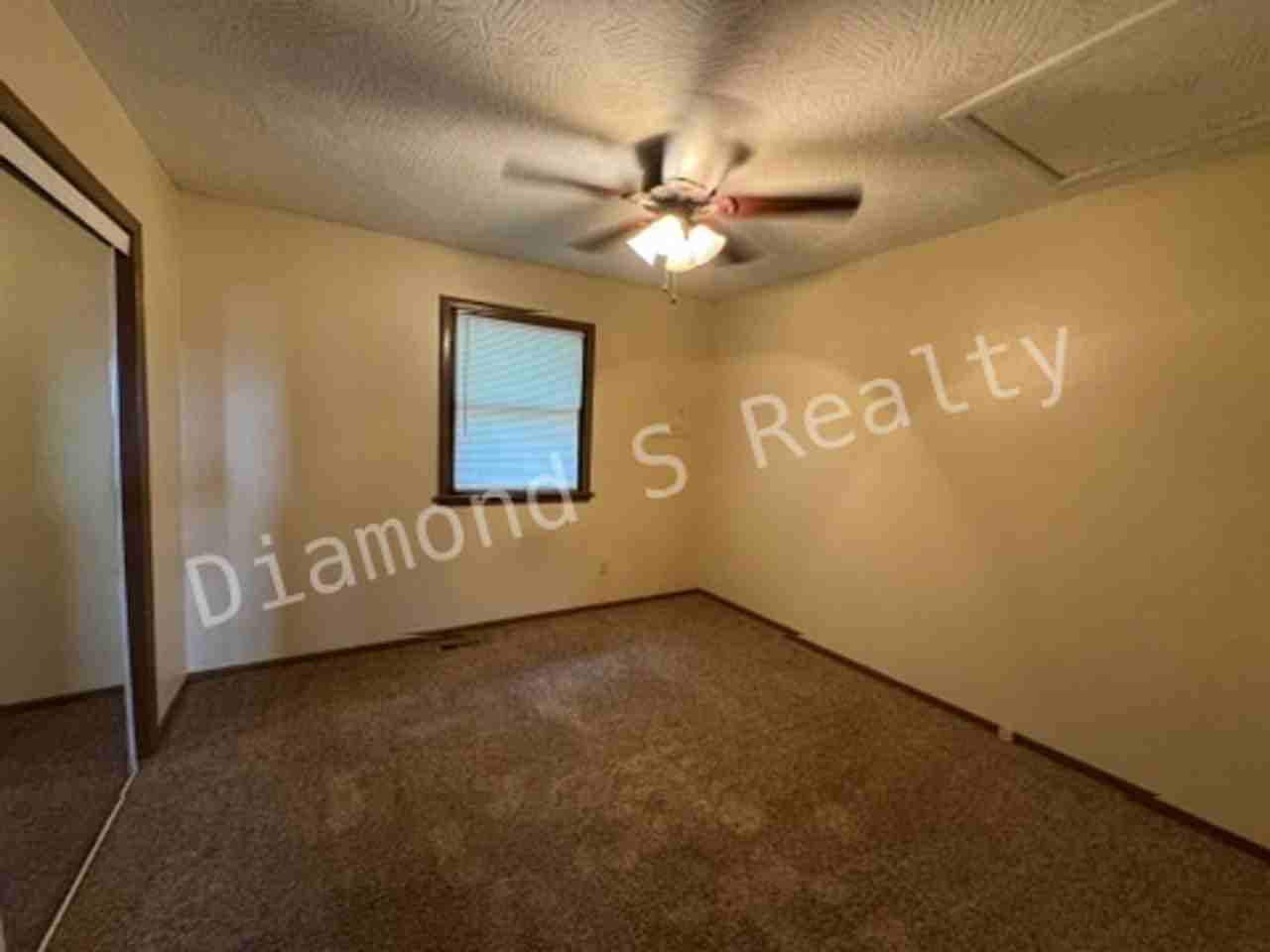 1204 Flora St - Photo 7 of 15