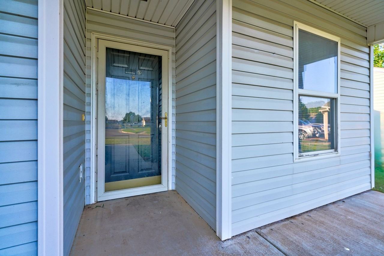 10448 Bradford Way - Photo 2 of 24