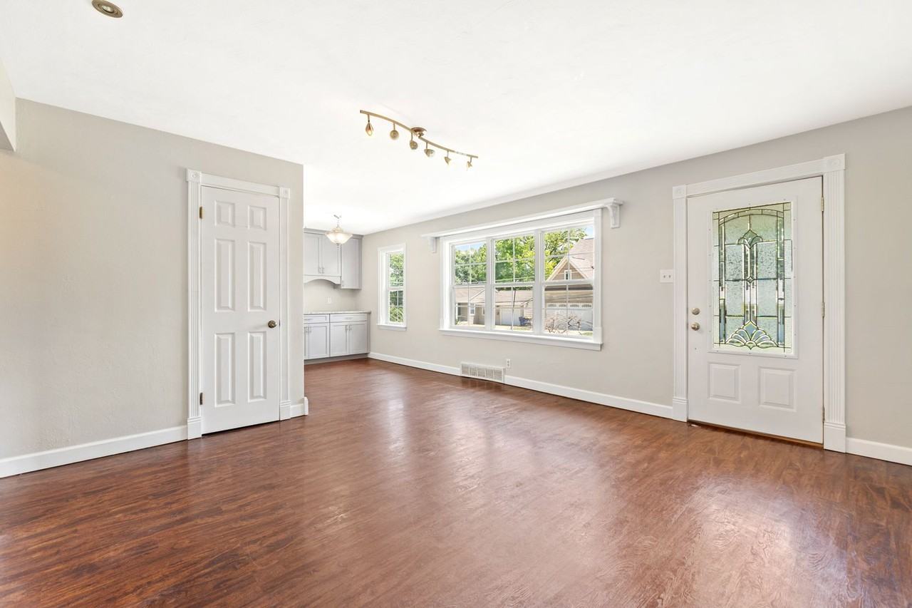 1009 Lindemann Rd - Photo 3 of 28