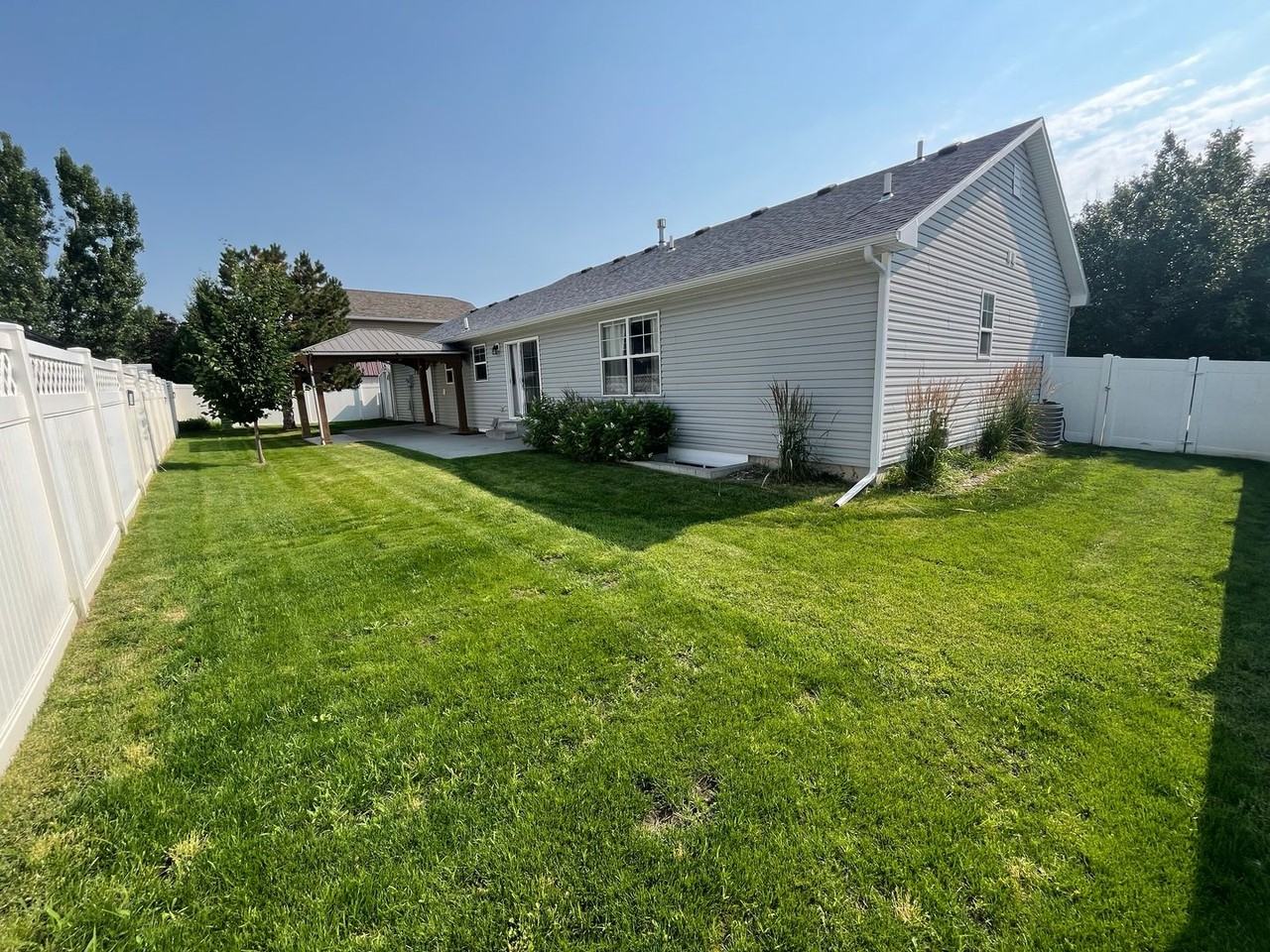 1678 Tiburon Ln - Photo 2 of 23