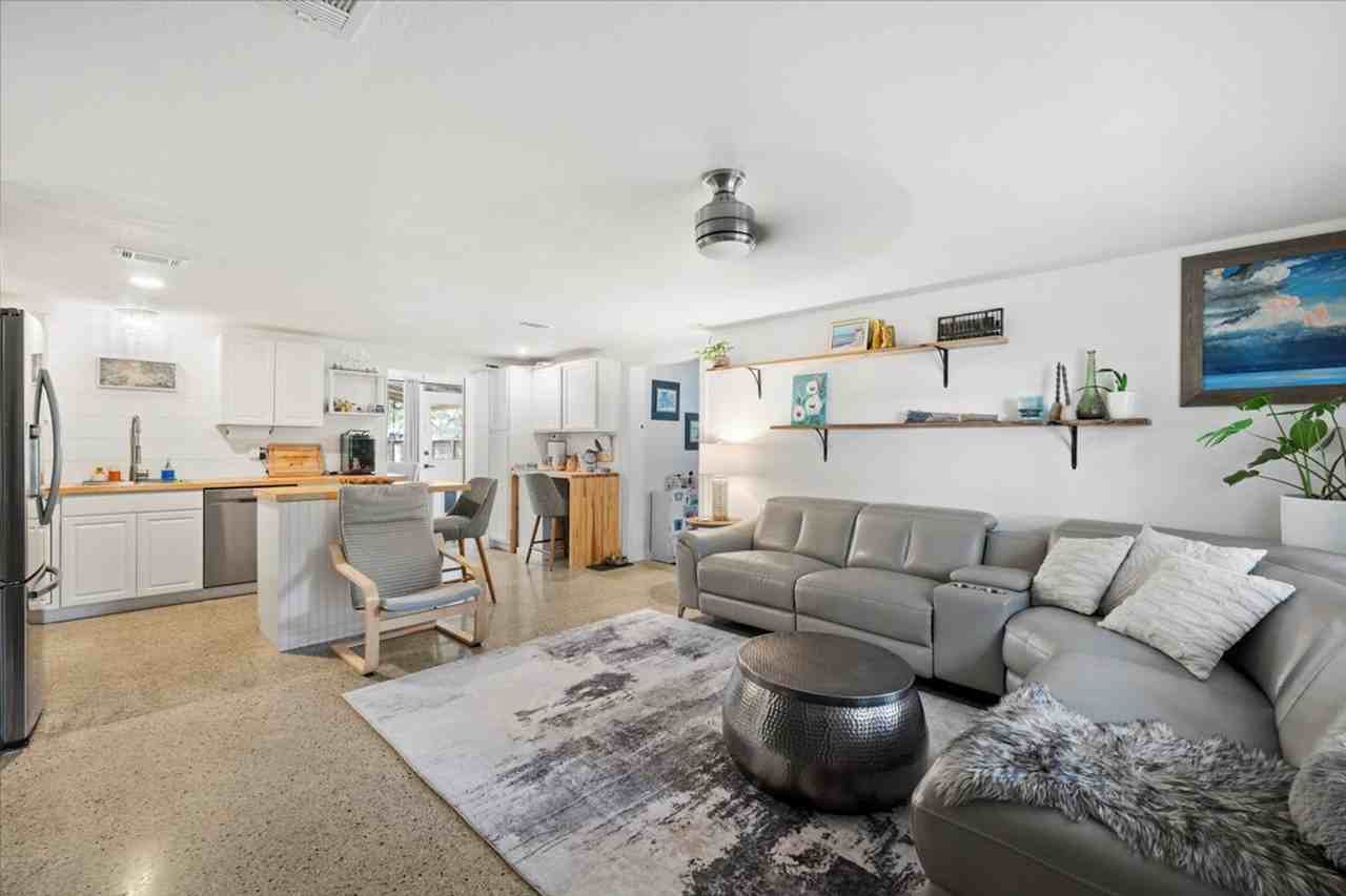 103 Persimmon St - Photo 2 of 24