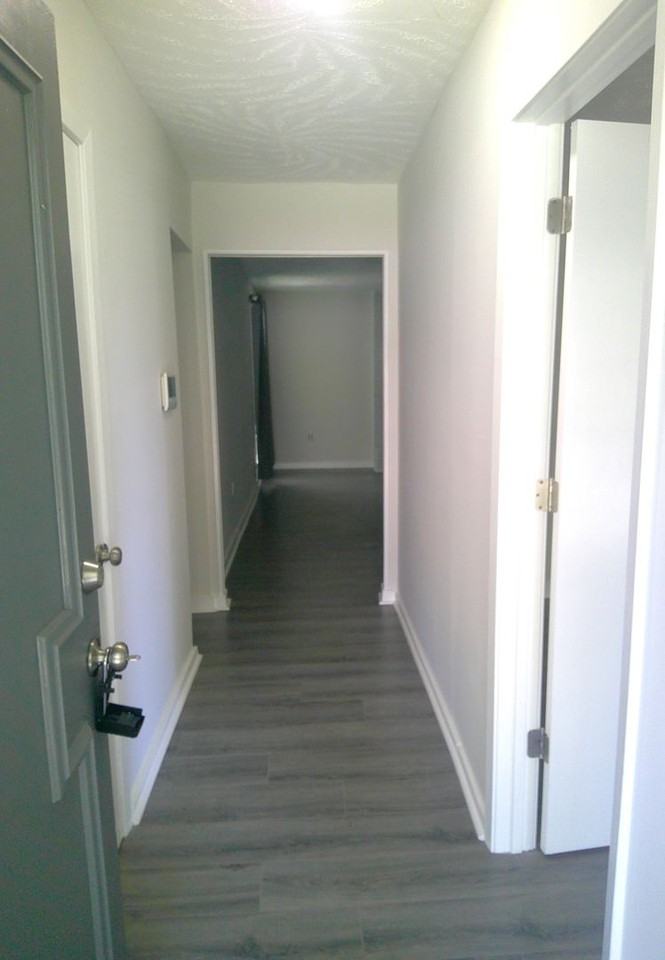 320 Oakhill Cir - Photo 2 of 12