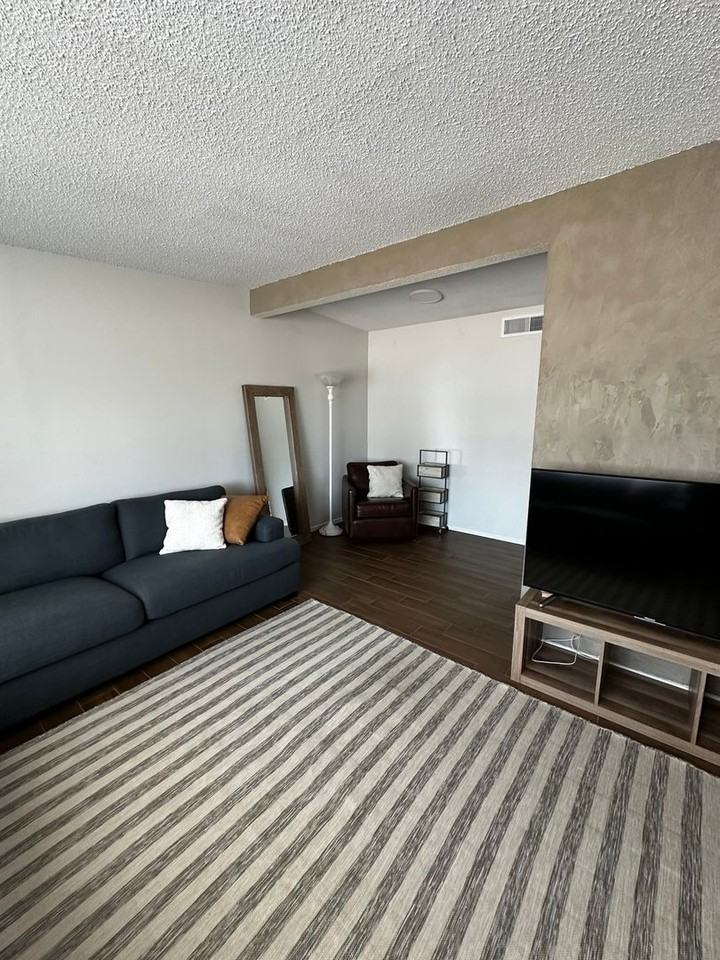 10105 Trinidad Dr - Photo 3 of 41