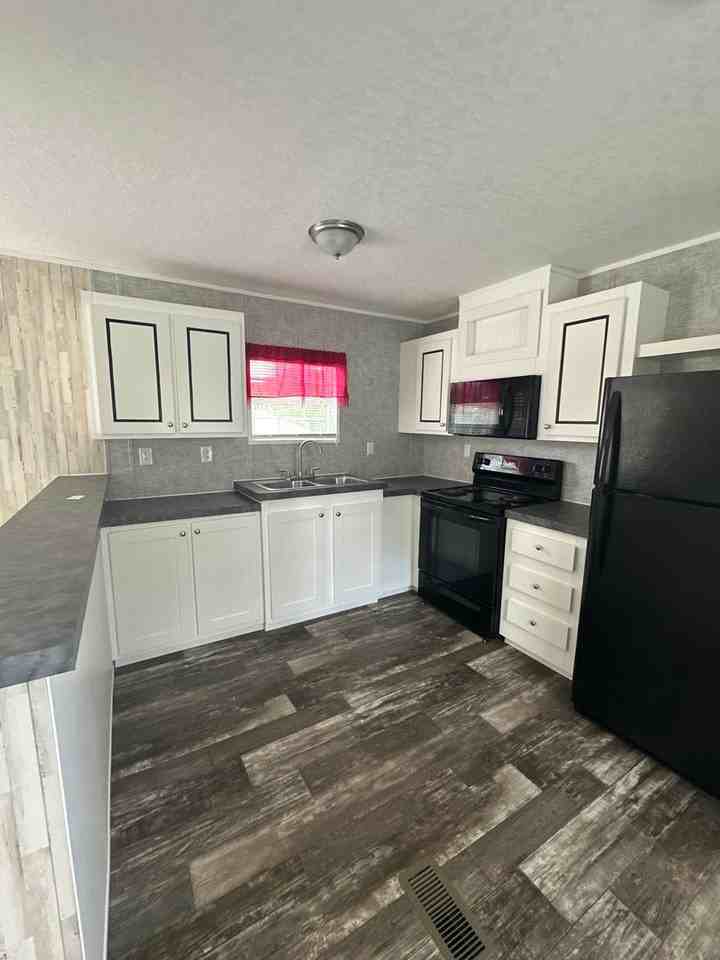 1335 Bell Ave - Photo 3 of 17