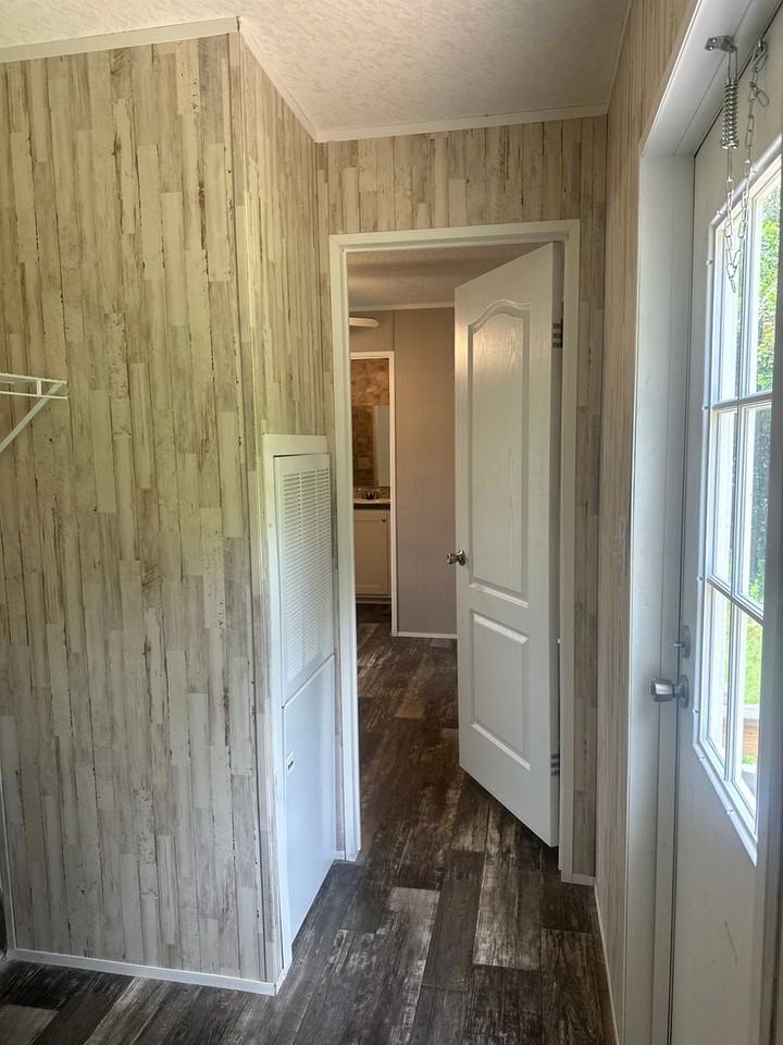 1335 Bell Ave - Photo 4 of 17