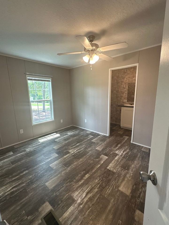 1335 Bell Ave - Photo 5 of 17