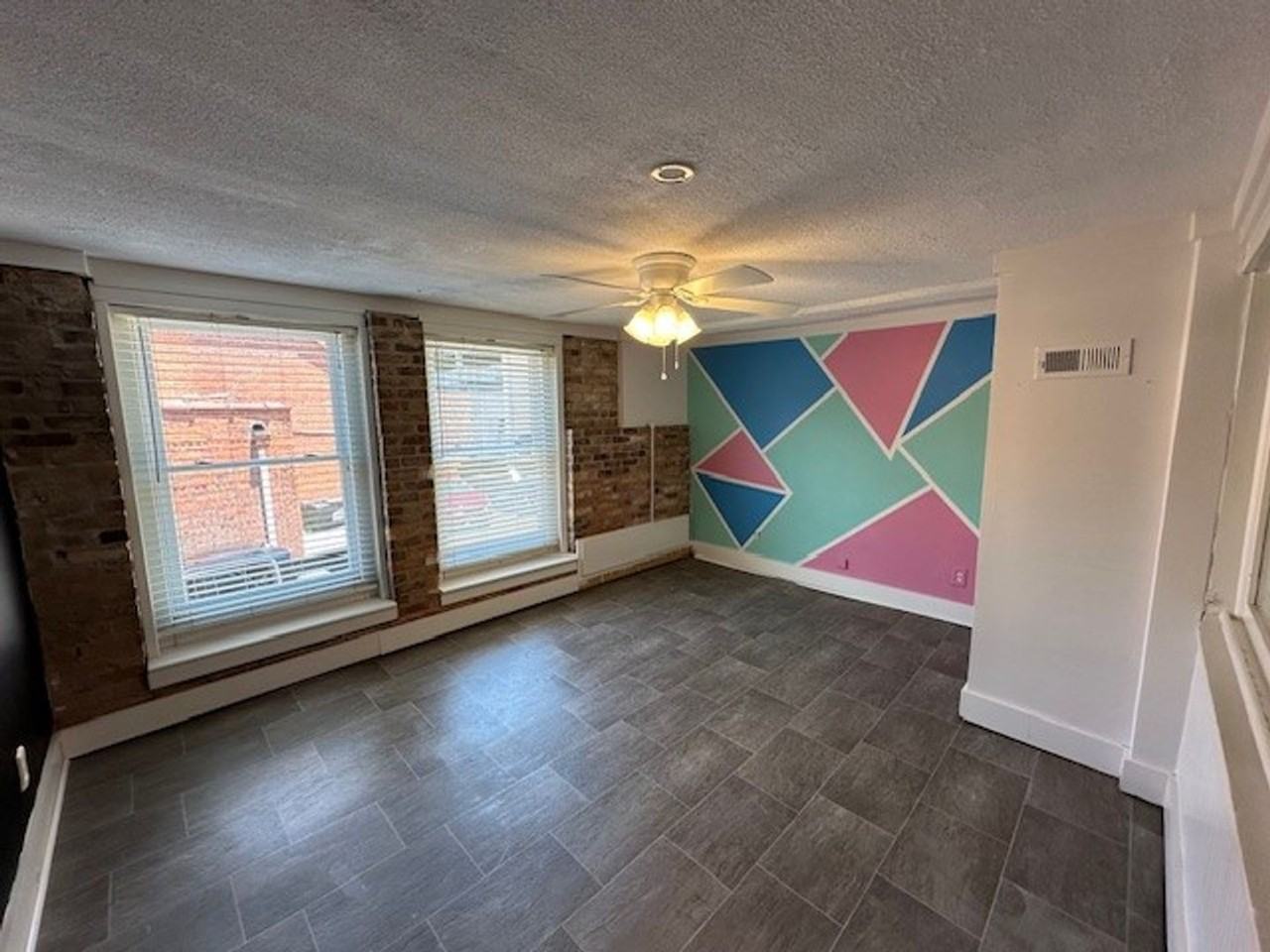 118 Hay St - Photo 3 of 15