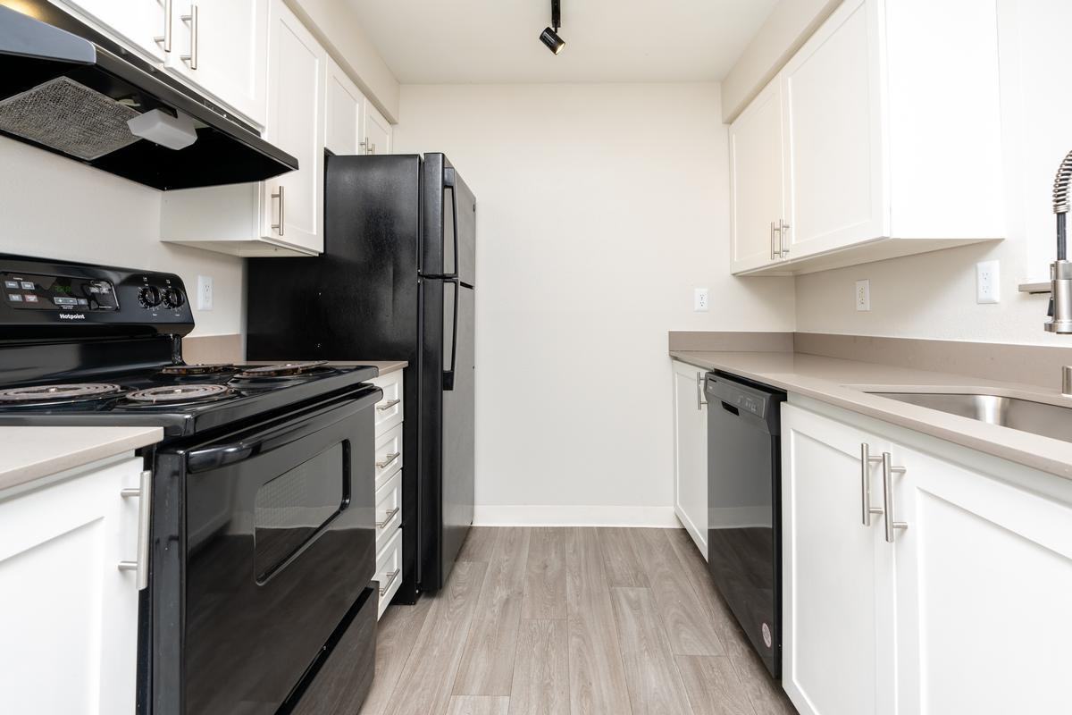 1800 Sidney Ave - Photo 2 of 12