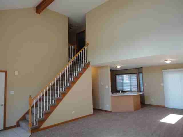 262 Lakeview Ct - Photo 3 of 14