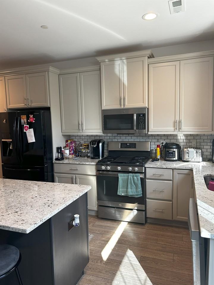 16760 River View Cir - Photo 2 of 27