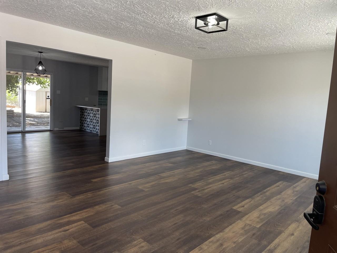 3704 Jeanne Ct Ne - Photo 3 of 16