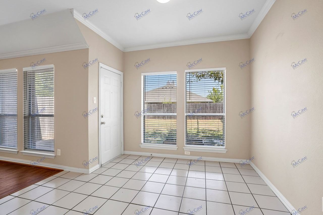 5733 Blackmon Ct - Photo 3 of 22