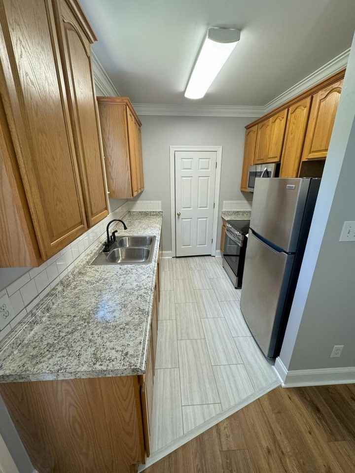 1668 Flintwood Dr - Photo 2 of 13