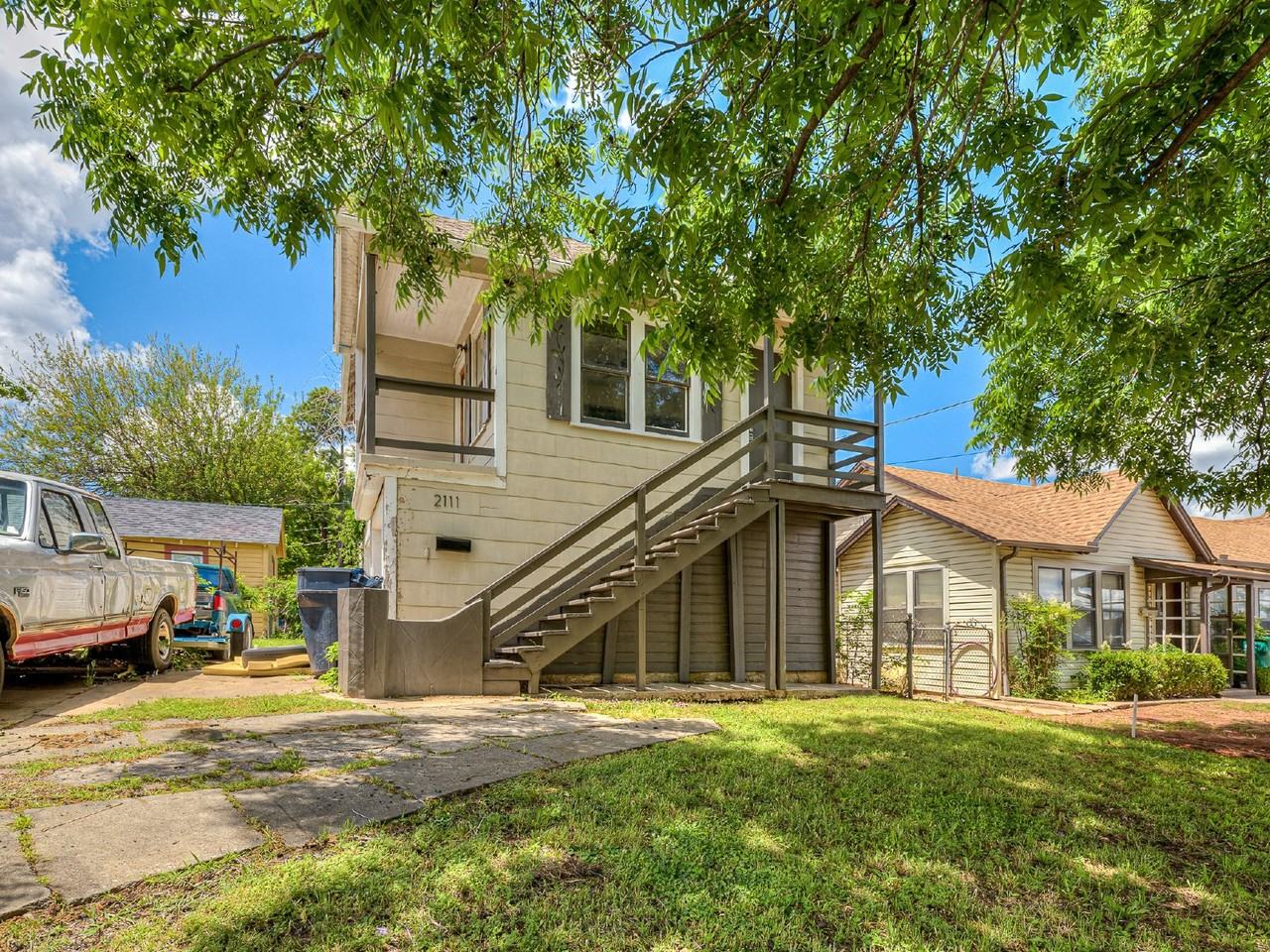 2111 N Linn Ave - Photo 2 of 28