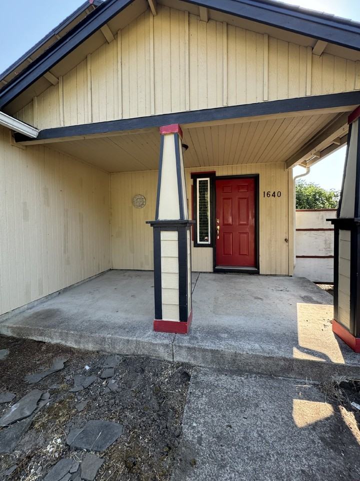 1640 S 60th St - Photo 2 of 20