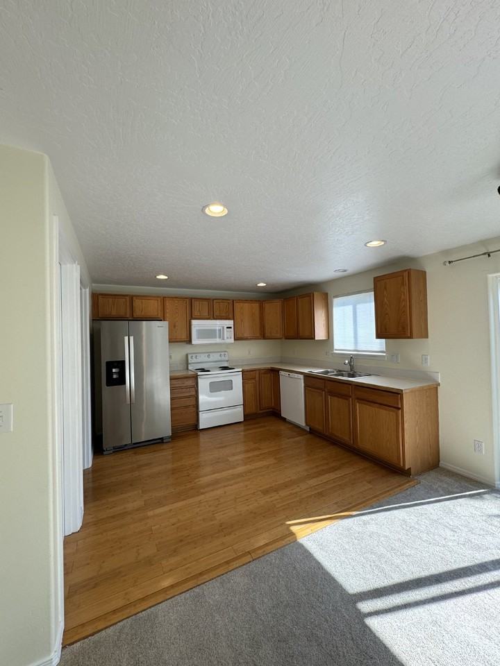 1640 S 60th St - Photo 4 of 20