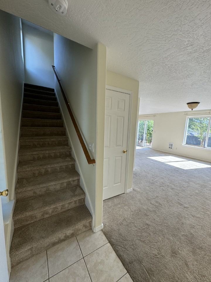 1640 S 60th St - Photo 6 of 20