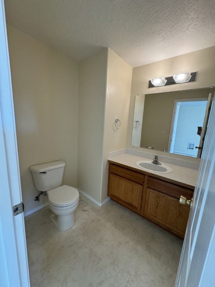 1640 S 60th St - Photo 4 of 23