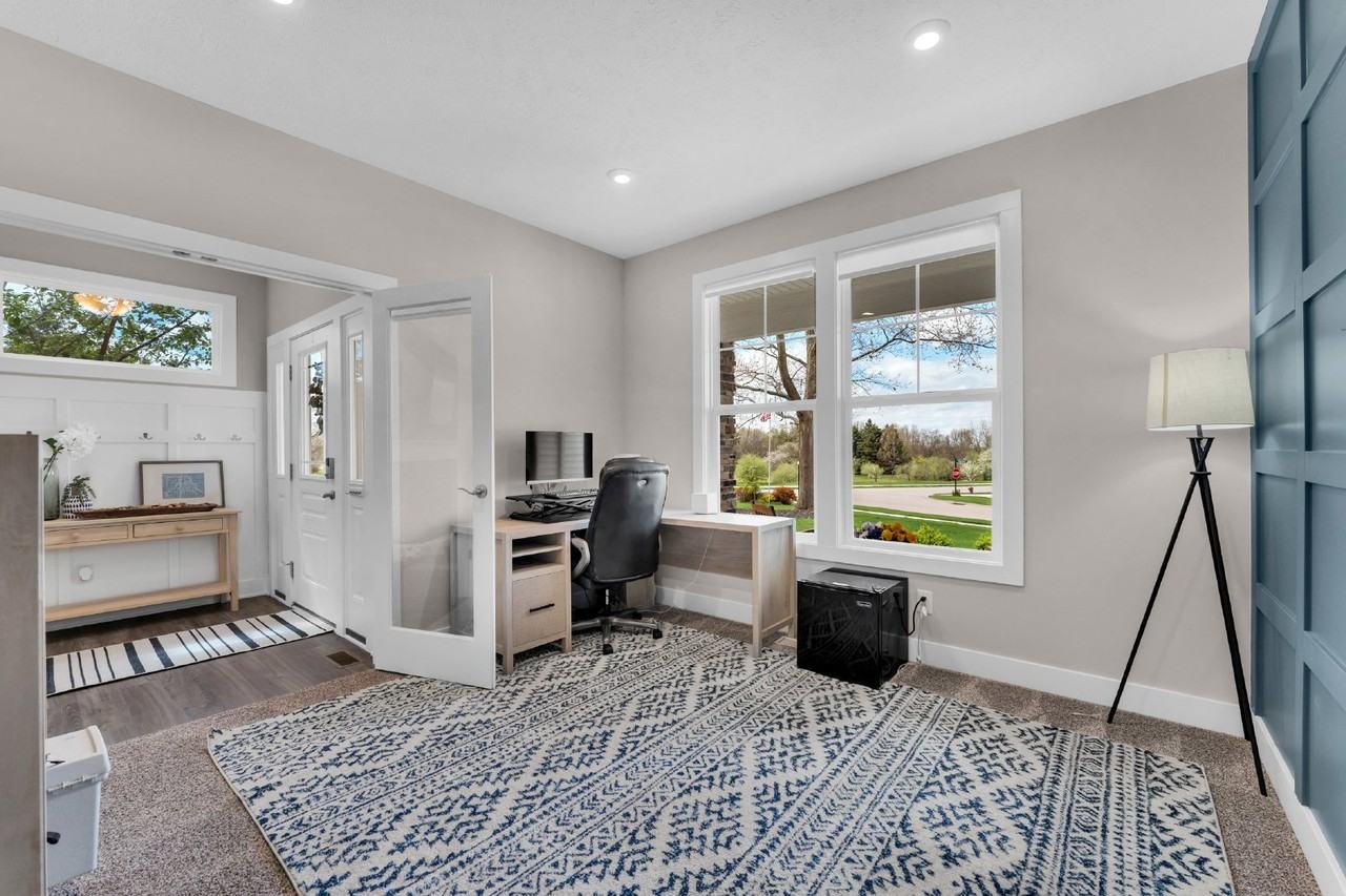 8932 N Wolven Ridge Ct - Photo 2 of 50