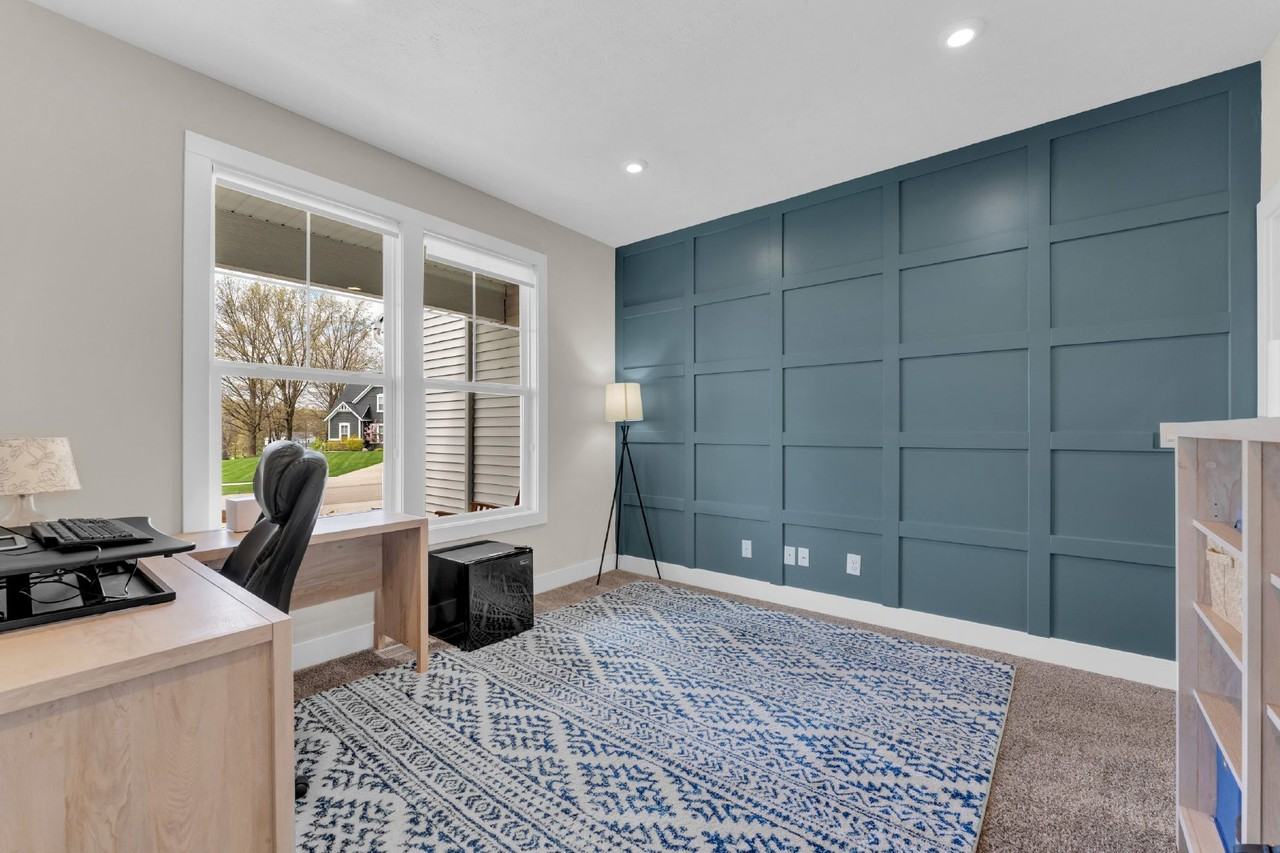 8932 N Wolven Ridge Ct - Photo 3 of 50