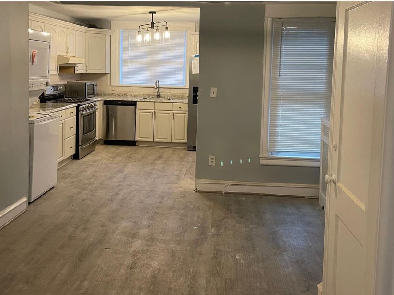 102 Roselyn Street - Photo 2 of 14