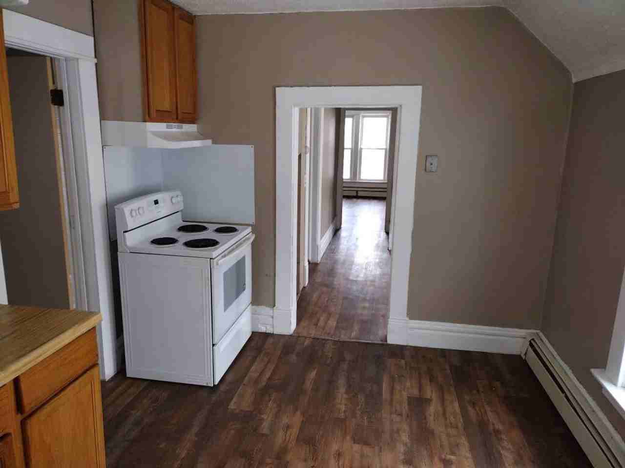 292-294 Thomas Ave - Photo 2 of 9