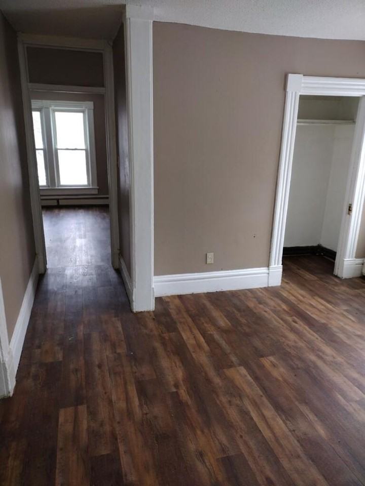 292-294 Thomas Ave - Photo 3 of 9