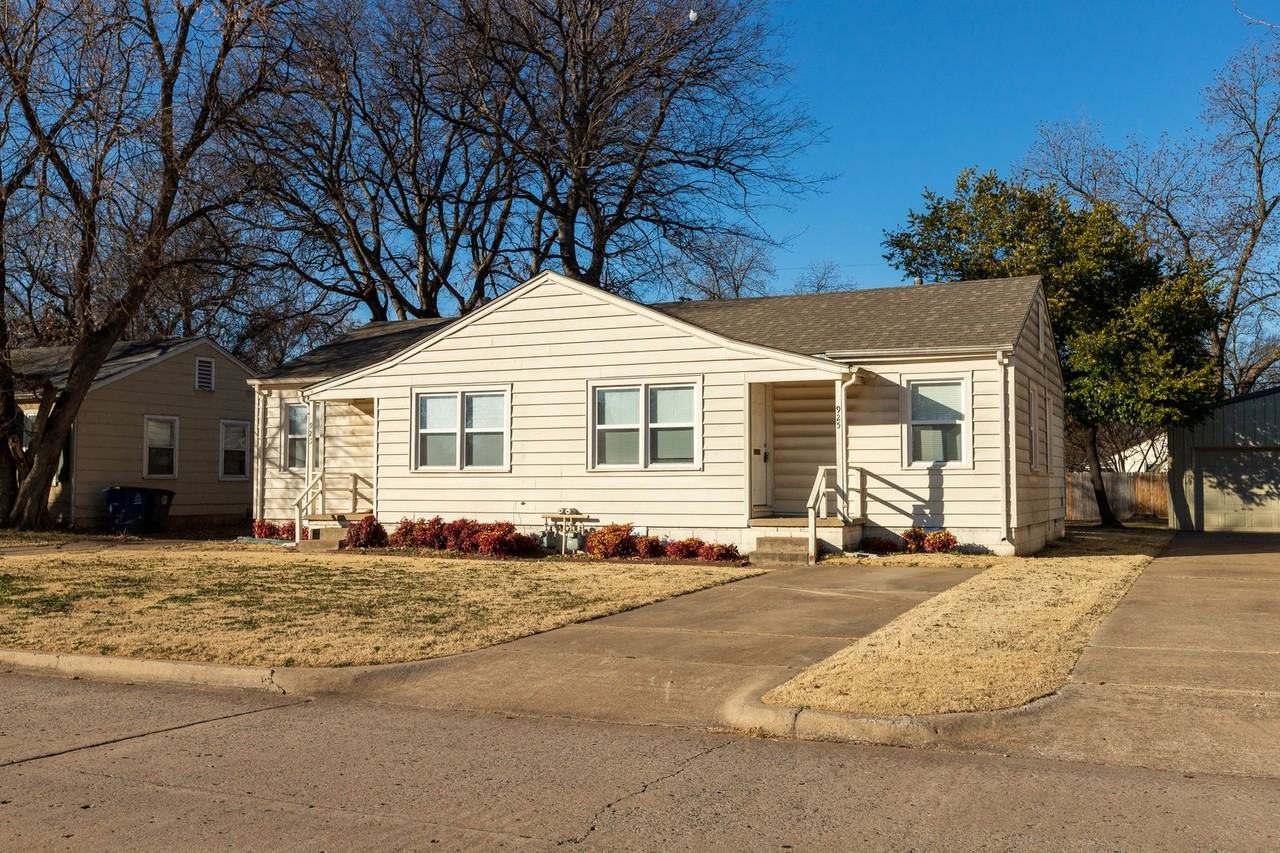 925 E 37th Pl - Photo 2 of 40