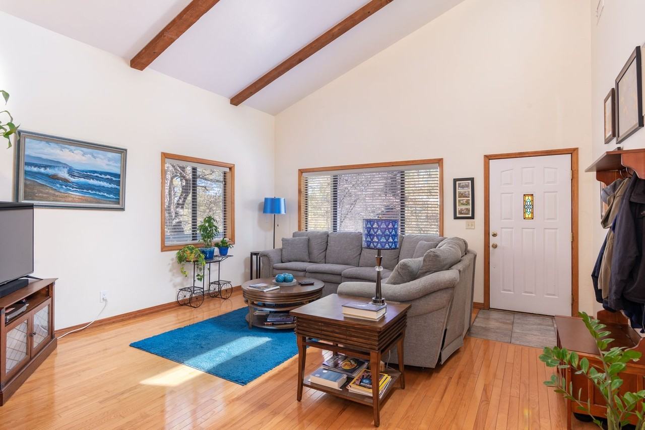 928 Buck Hill Rd - Photo 3 of 32