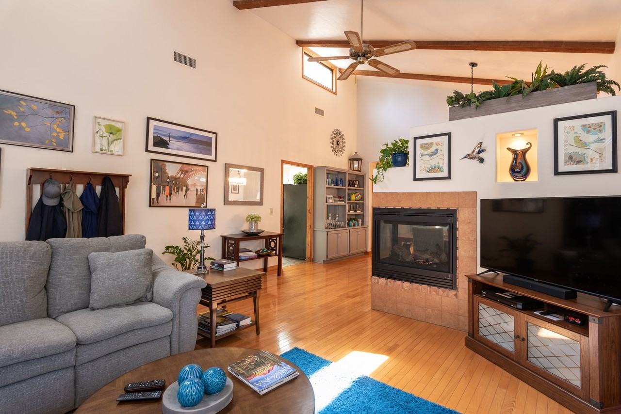 928 Buck Hill Rd - Photo 4 of 32