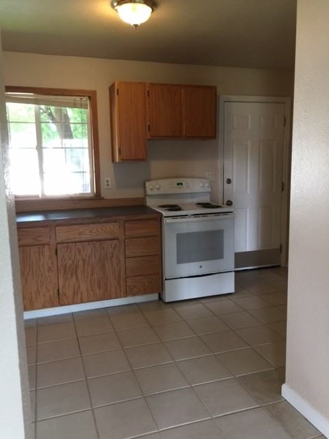912 C St Sw - Photo 4 of 10