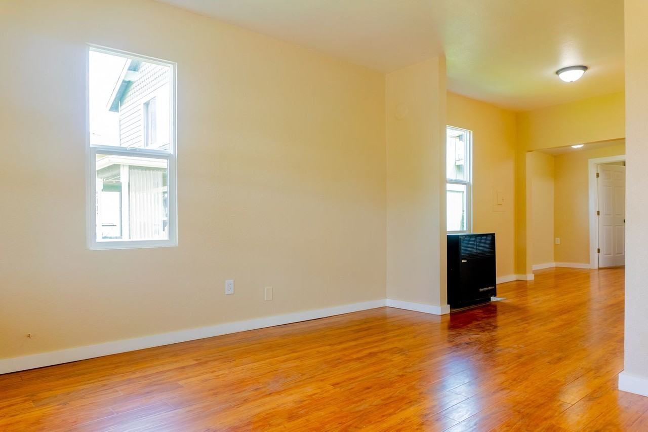 2013 Martin Luther King Jr Way - Photo 3 of 19