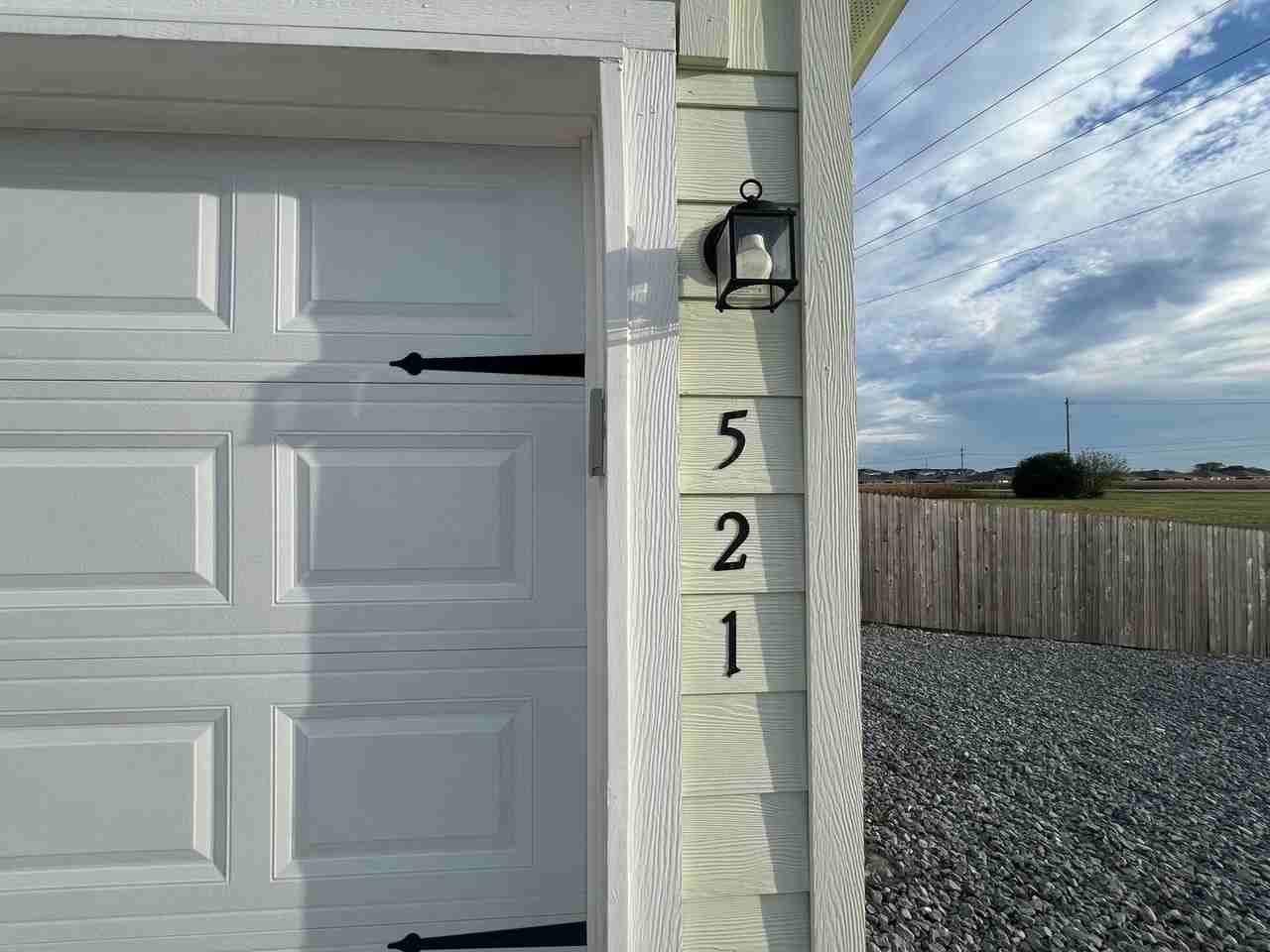 521 Grayson Ln - Photo 3 of 21