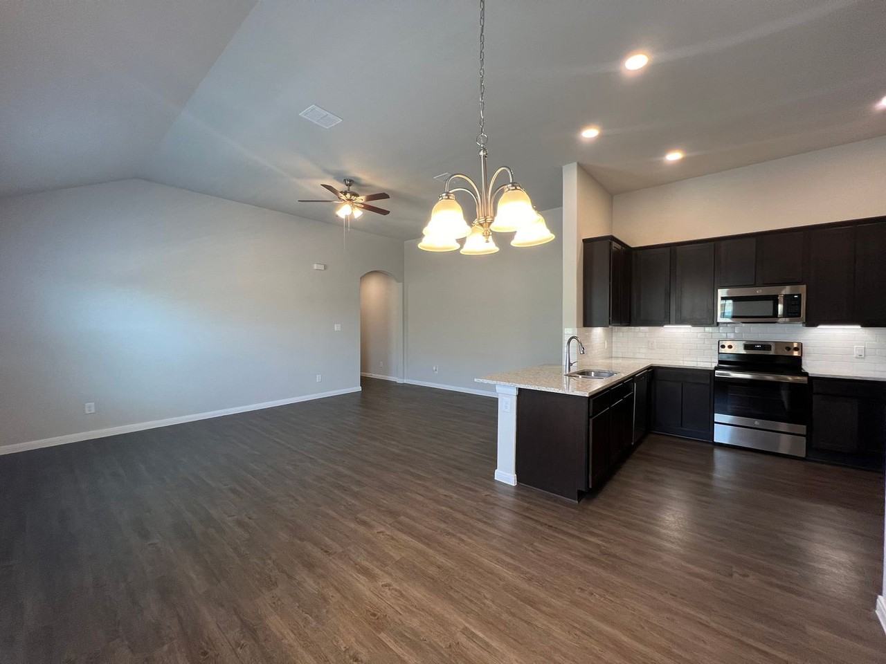 521 Grayson Ln - Photo 6 of 21