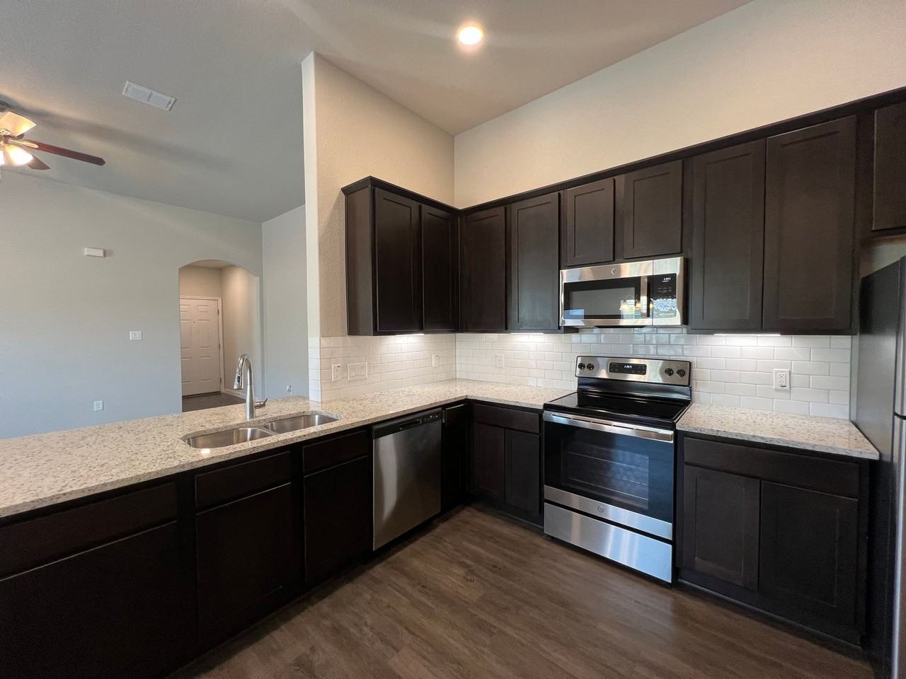 521 Grayson Ln - Photo 7 of 21