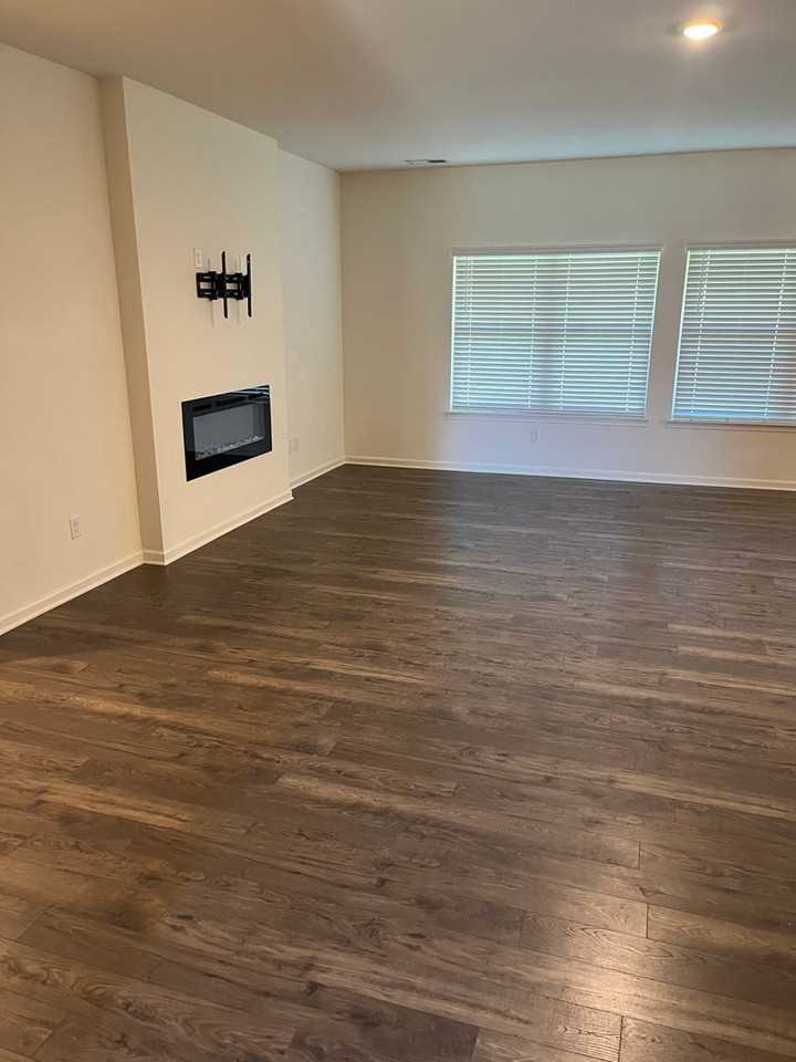 196 Empire Ln - Photo 3 of 25