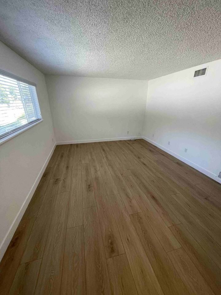 22236 San Miguel St - Photo 3 of 35
