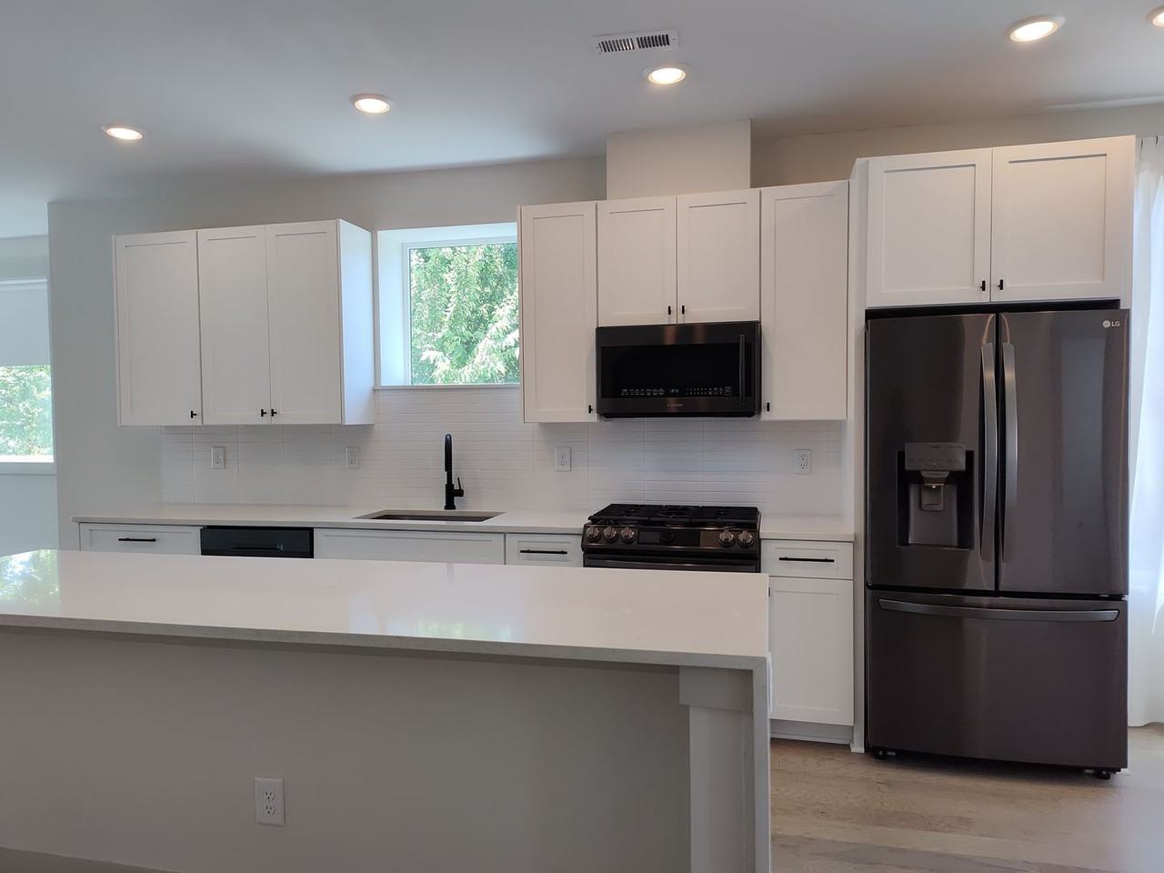 1037 Wesley Terrace Avenue - Photo 2 of 20