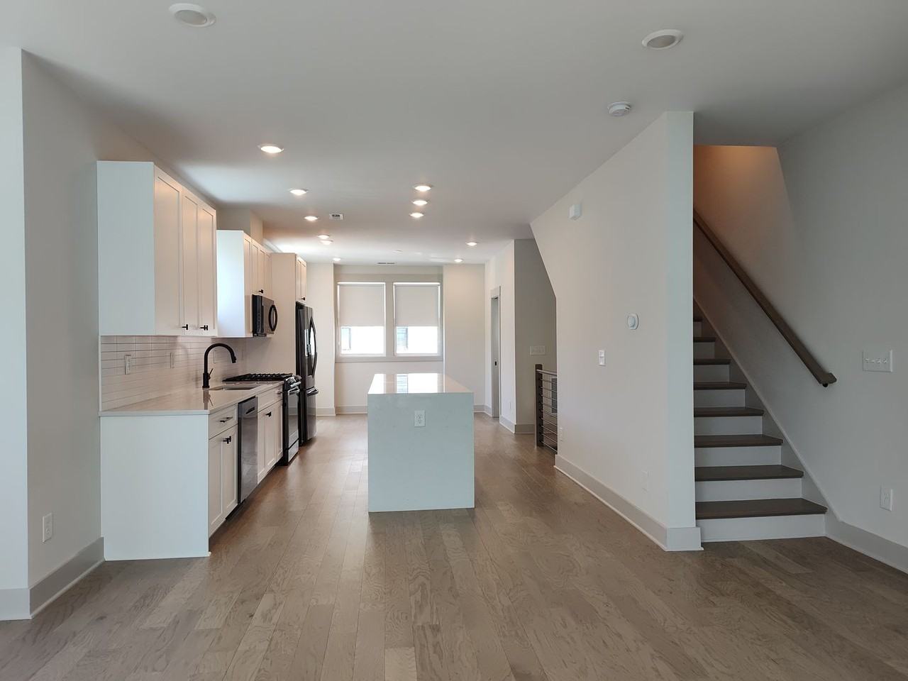 1037 Wesley Terrace Avenue - Photo 3 of 20