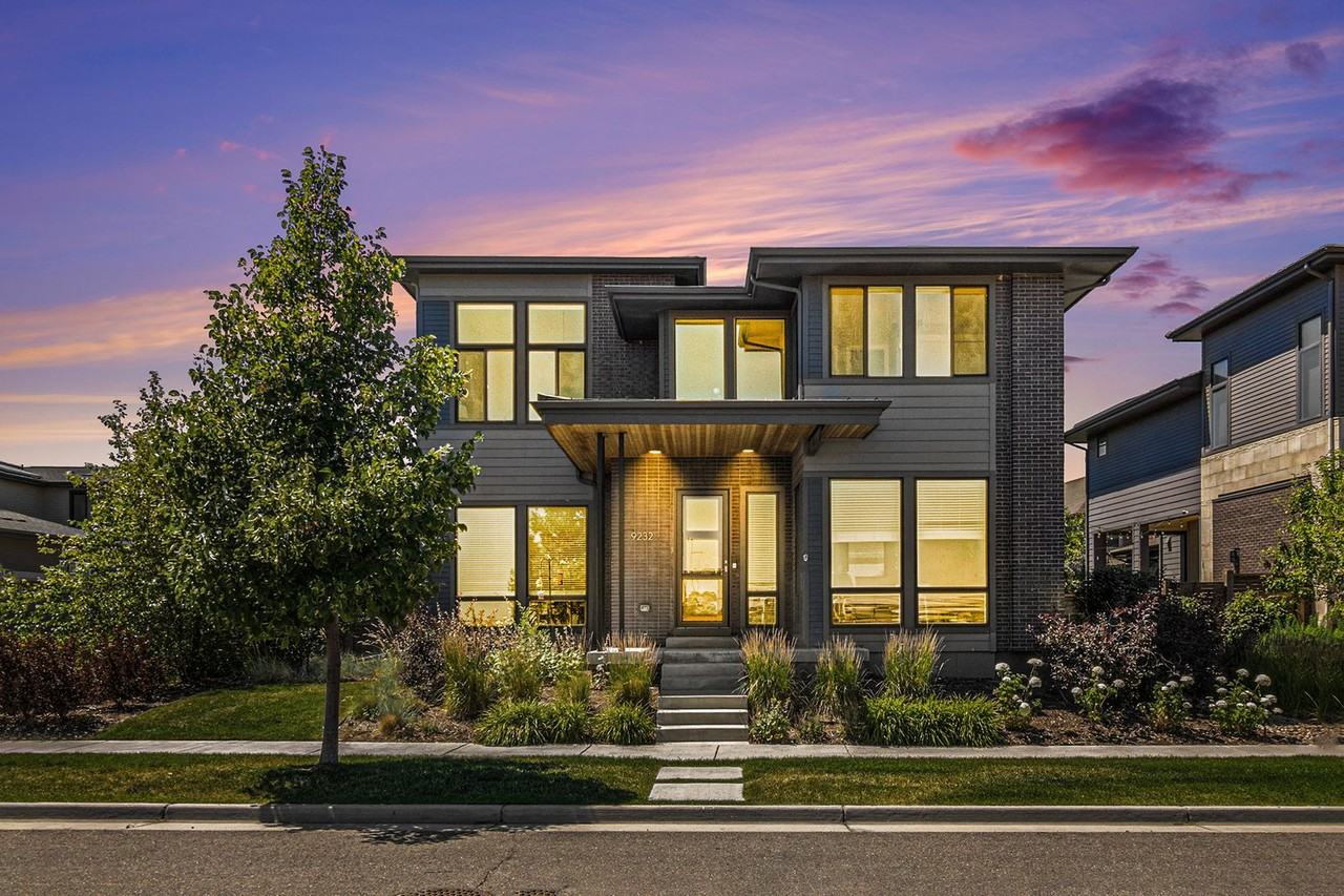 9232 E 53rd Ave - Photo 3 of 31