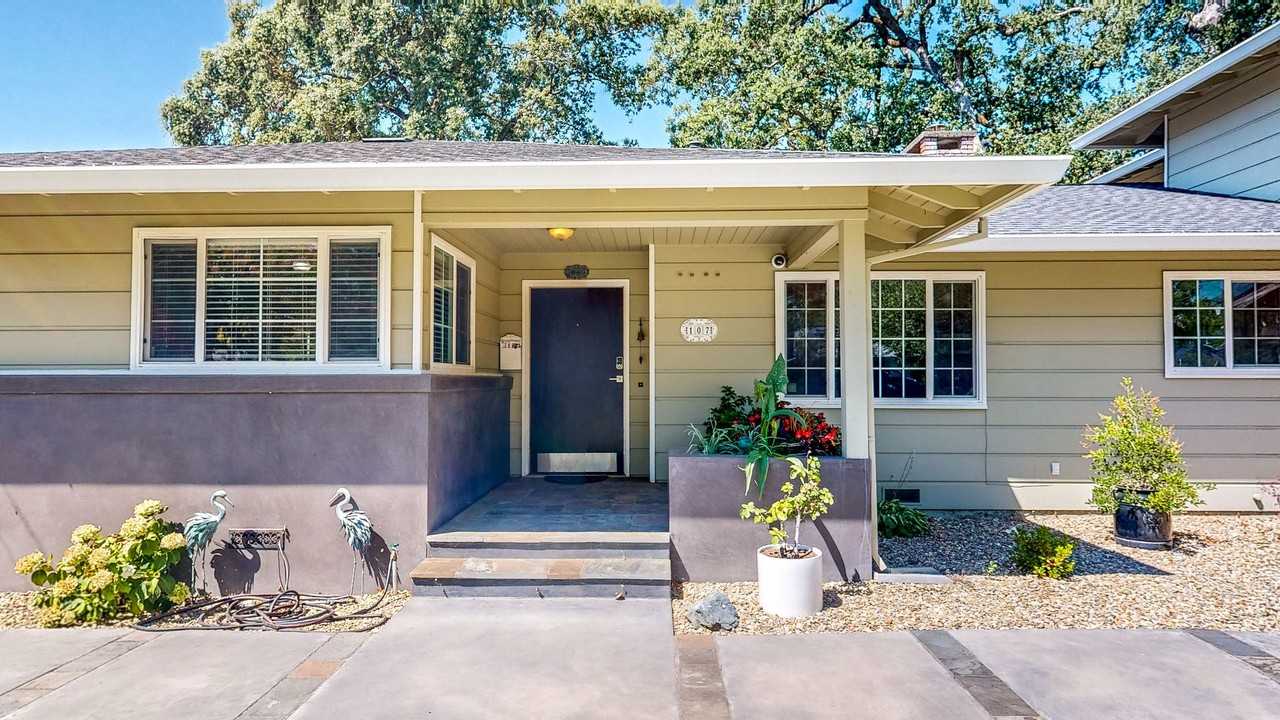 107 S Washington St - Photo 3 of 50