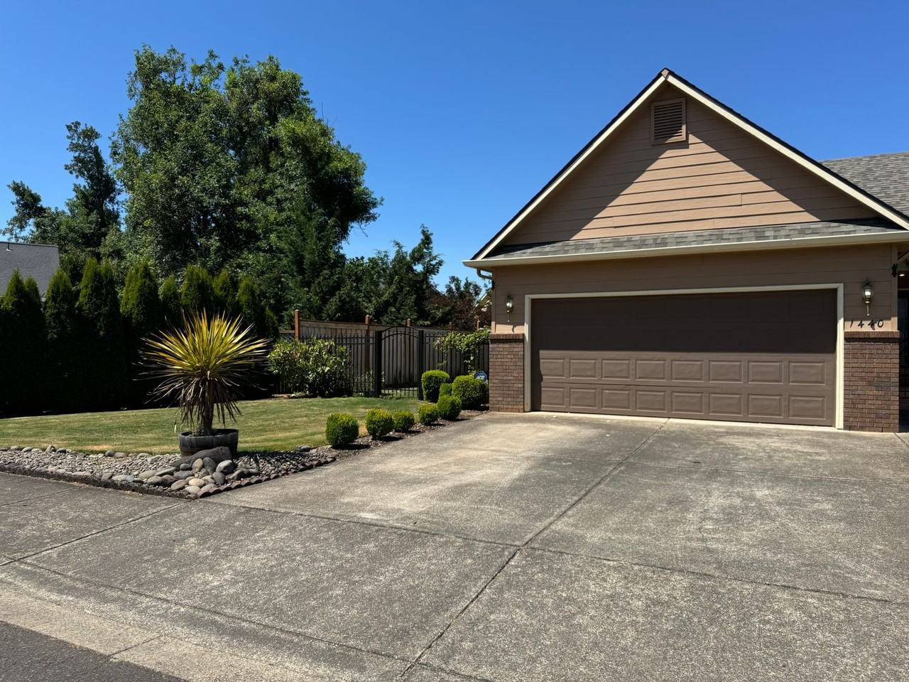 1440 Village Dr - Photo 2 of 35