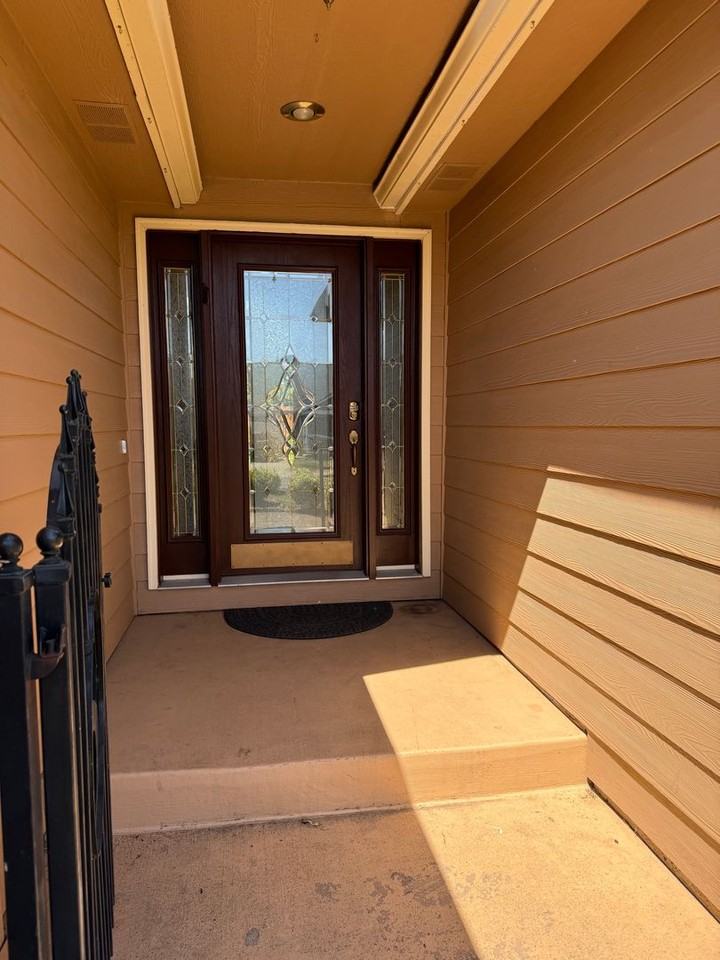 1440 Village Dr - Photo 3 of 35