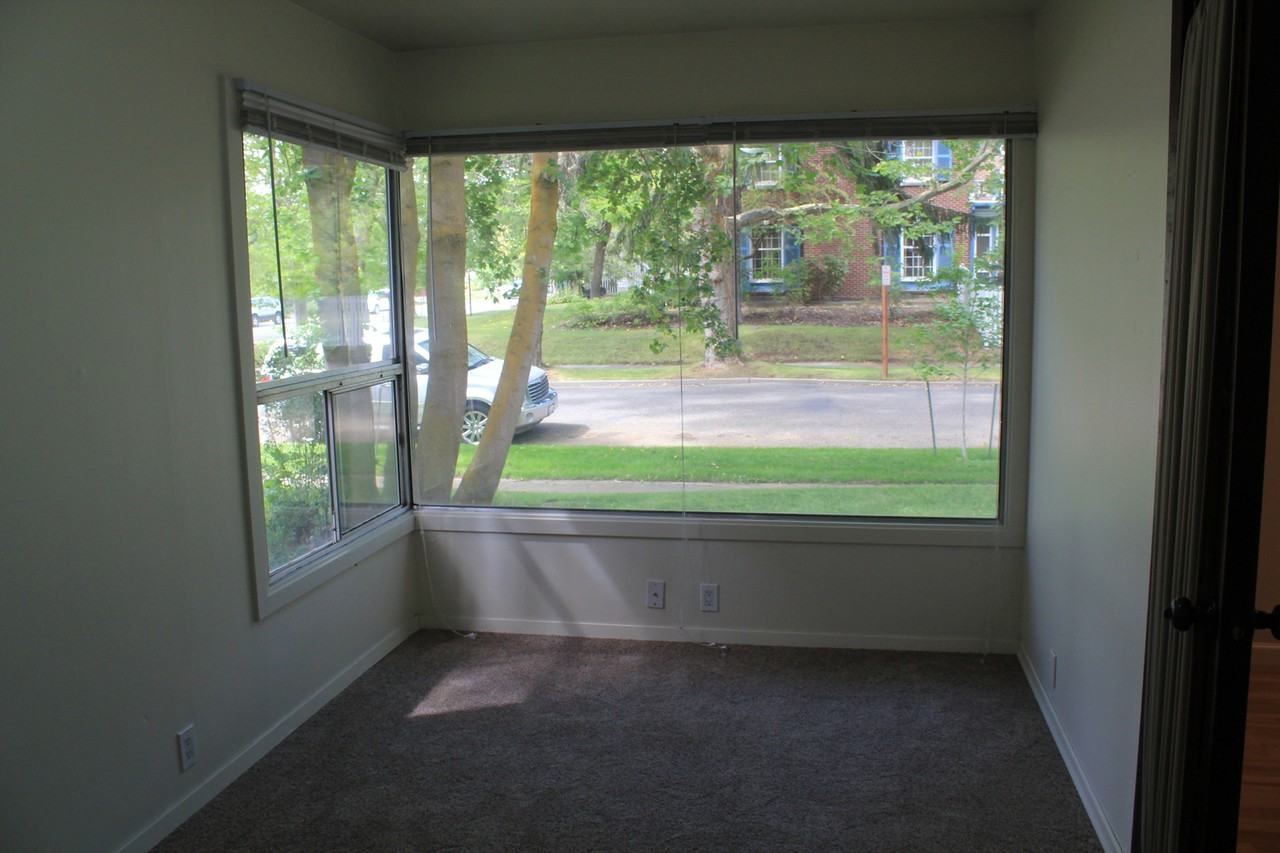 202 E 10th Ave - Photo 3 of 35