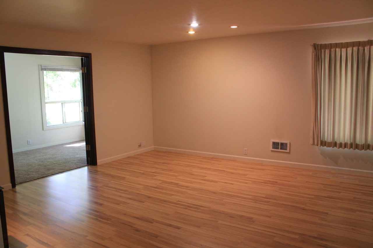 202 E 10th Ave - Photo 5 of 35