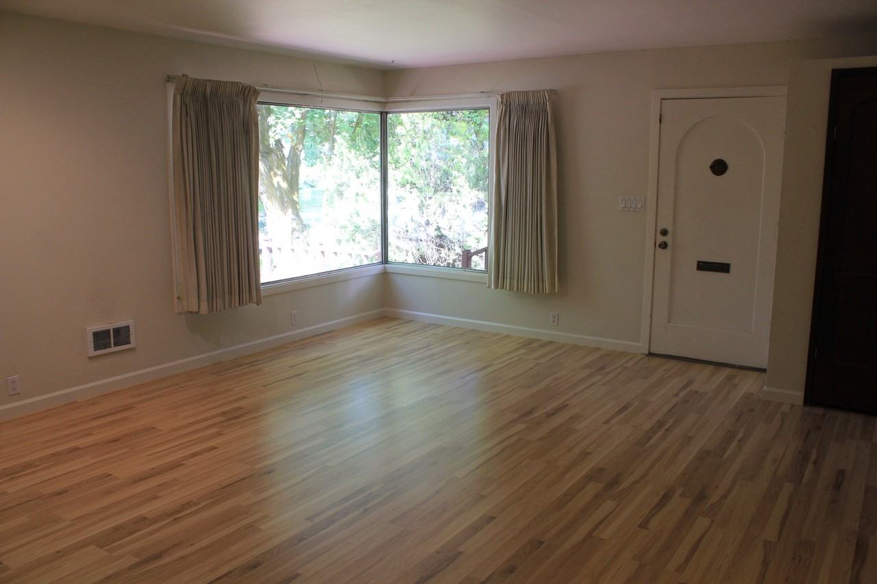 202 E 10th Ave - Photo 7 of 35