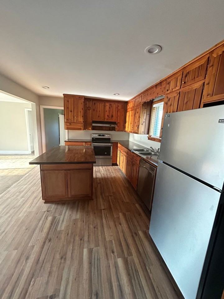 3961 Pheasant Dr - Photo 3 of 26